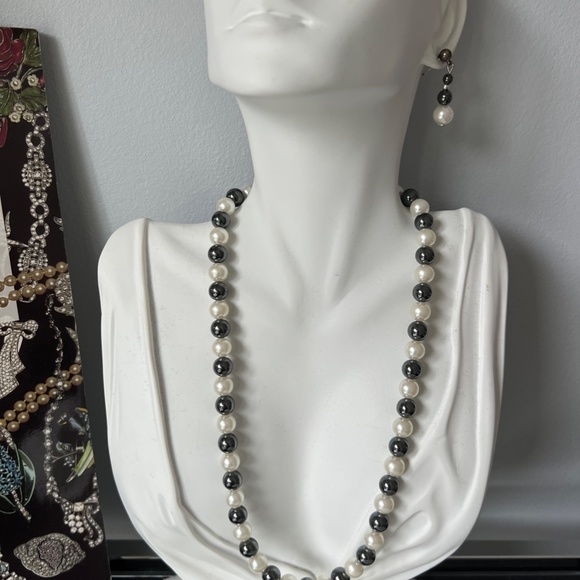 Vintage Faux Glass Pearls necklace Earrings - Picture 5 of 10